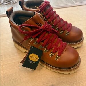 Eddie Bauer Tan Leather Ankle Boots with Red Laces